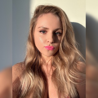 Логотип @the_lady_parrot - Lady Parrot