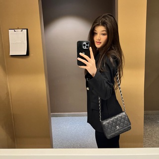 Логотип @thebrunnete - Sara’s notes