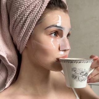 Логотип @thegirls_tg - девичья терапия