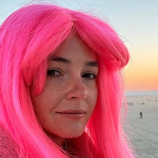 Логотип @thereissomethingtoit - Что-то в этом есть