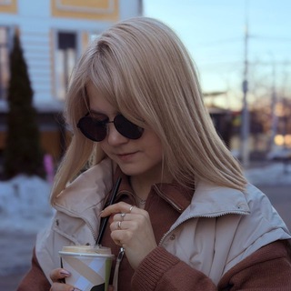 Логотип @thismezovee - Настя // всё про монтаж и съемку | Reels-мейкер 💭✨