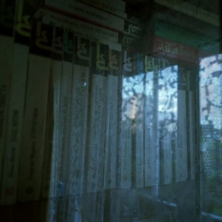 Логотип @through_time_through_pages - сквозь время и сквозь страницы