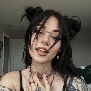 Логотип @tik_girl - MASTERPIECE🍓