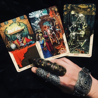 Логотип @tildastarot - Tilda's tarot