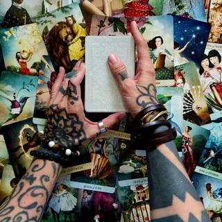 Логотип @tilytarot - Tily Tarot