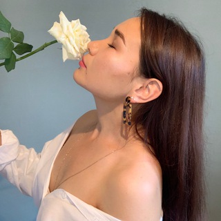 Логотип @tinaum - TinaUm 🌸