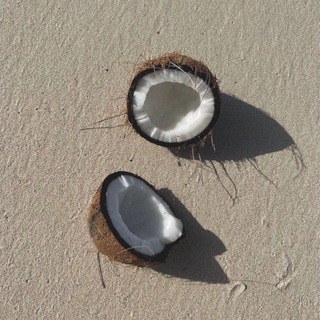 Логотип @tipsforgirlsssss - — карамельный латте 🫰🏻