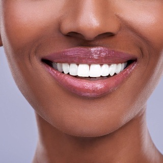 Логотип @titanialashes - Светский Стоматолог