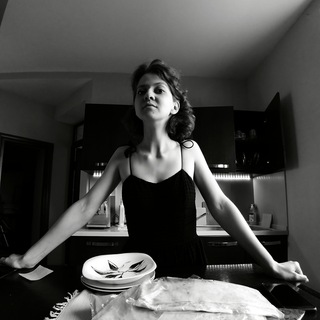 Логотип @tobebarb - варямбола