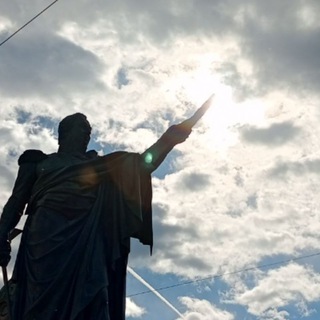 Логотип @tochnonichat - Точно не чат