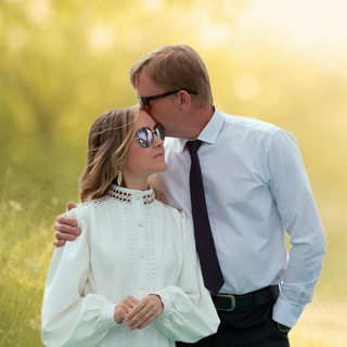 Логотип @tolko_lutshee - Жизнь в моменте.