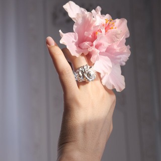 Логотип @tomchinur - Tomchinur 🌙