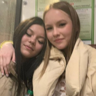 Логотип @toneeeeeerd - антонио живет