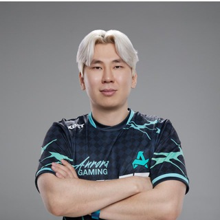 Логотип @torontotokyo - TORONTOTOKYO