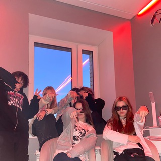 Логотип @traphataaagirl - трэп хата