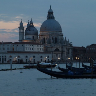 Логотип @travelsstories - Кое-что о путешествиях