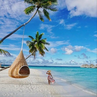 Логотип @travelwithcris - Travel with me 💙✨