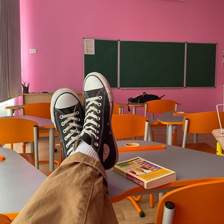 Логотип @traven_mi - в травні роби все, що тобі подобається