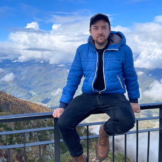 Логотип @travslev - Traveler