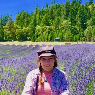 Логотип @tressyshealingplace - Tressy's Healing Store