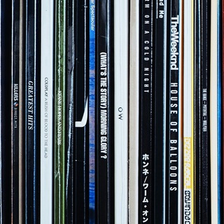 Логотип @trianglesociety - Есть что послушать?