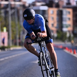 Логотип @triathlonprosto - Триатлон // Просто о Сложном