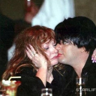 Логотип @troitsk_courier - Чат гонца