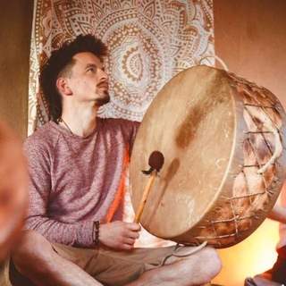 Логотип @trommelbauschamanismus - Niklas Weinhold - Schamanischer Trommelbau