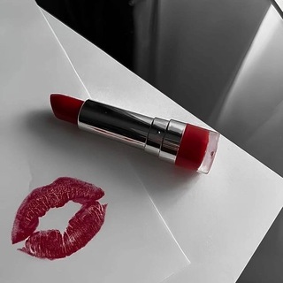 Логотип @tseluyupoka - целую,пока