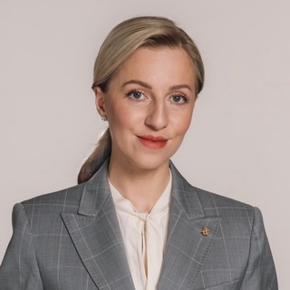 Логотип @tsvetkova_polina - Полина Цветкова 🦋