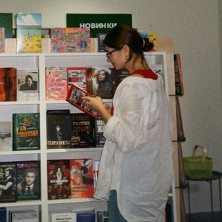 Логотип @tupochitay - таня тупочитає