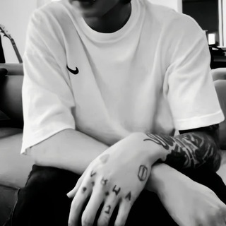 Логотип @tutorials_kh - хелп от кихёна.