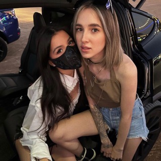 Логотип @two_beautiful_girls - тусовка по репосту