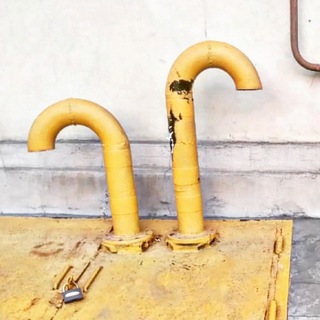 Логотип @twopipes - Две трубы