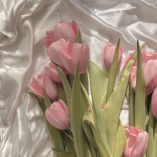 Логотип @ugolok_vospominaniy - 𝓾𝓰𝓸𝓵𝓸𝓴 𝓿𝓸𝓼𝓹𝓸𝓶𝓲𝓷𝓪𝓷𝓲𝔂