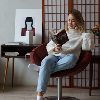 Логотип @uliana_gushchenko_kom - Книжный дневник📚