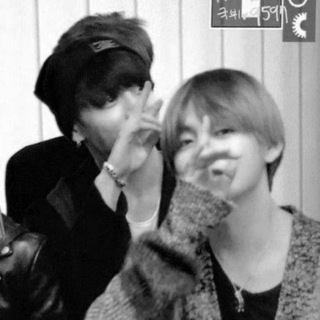 Логотип @unaires - малиновый чай