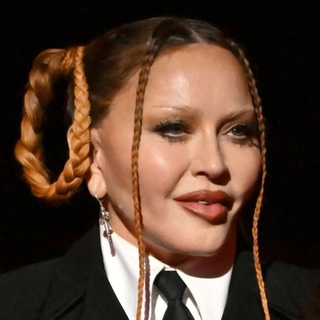 Логотип @underbench - БАБКА ПОД ЛАВКОЙ