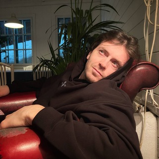 Логотип @underthespells - андер зе спеллс