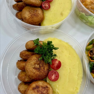 Логотип @universal_oshxona_kuxnya - Домашняя еда 🥘