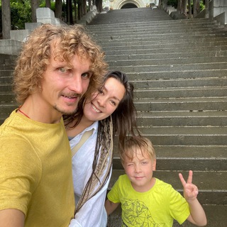 Логотип @uralfamilytrip - Семейные путешествия по Уралу 🏕🧘🏻‍♂️🏔