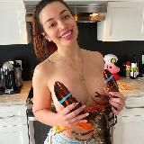 Логотип @urfavbellabby_yourfavouritebella - Urfavbellabby 🍒 Your Favourite Bella