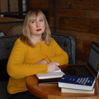 Логотип @uristinfobiss - Юрист инфобиза, онлайн-проектов Медведева Мария