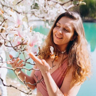 Логотип @urmrn - Свами Лиана ✨