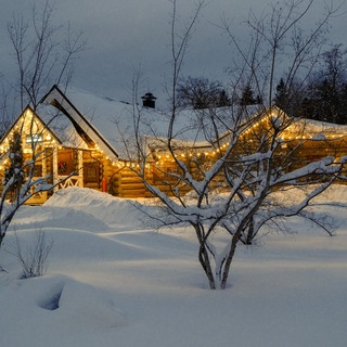 Логотип @usadbavg - Отель-усадьба "Времена года" на берегу озера