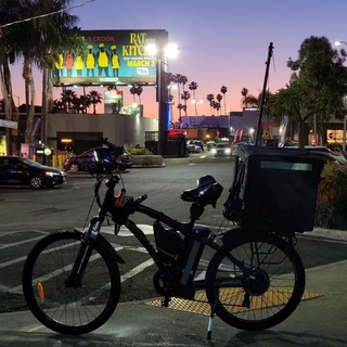 Логотип @usalive2 - ❗️Оффтоп, интересное, доставка, новости, LIVE. Жизнь в США 🇺🇸