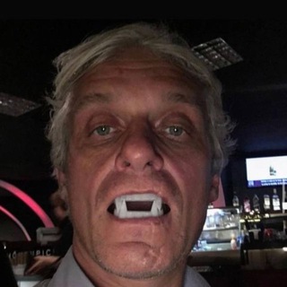 Логотип @userrdt83g - ты eushsuwdi?