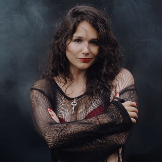 Логотип @uvarovanina - Психолог и немного ведьма 🗝️