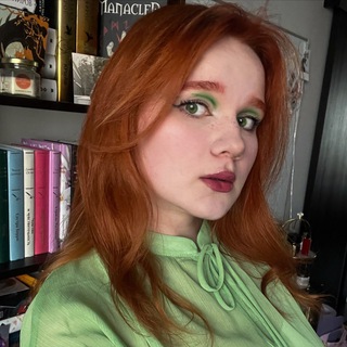 Логотип @v_knigah_sidela - Женя читает…