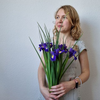 Логотип @v_radosty - ВКУС ЖИЗНИ 🥗 ☦ 🎼🏡 🏄‍♀